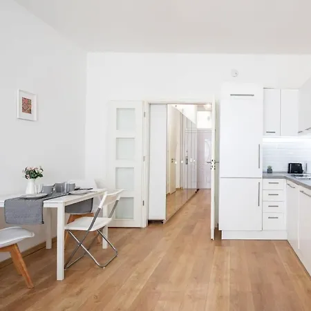 - Fresh With Balcony Apartment Budapest