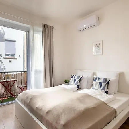 - Fresh With Balcony Budapest